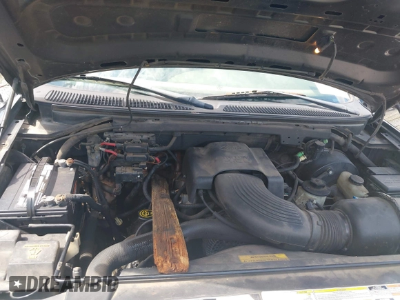 1998 Ford Expedition XLT with VIN 1FMRU176XWLB30950, listed as a IAAI auction lot 42704595 with 303,838 mi miles and . Bid and sale history available at DreamBid. Image 10.