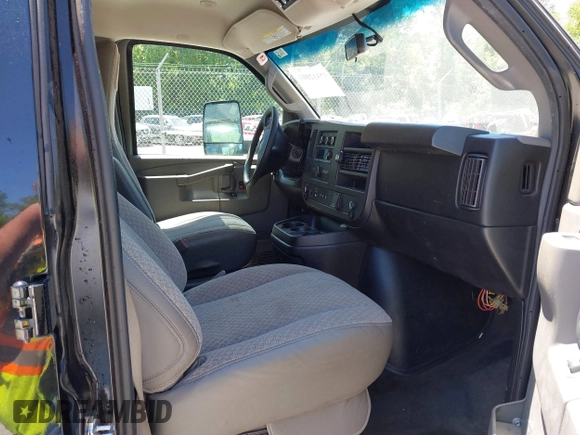 2018 Chevrolet Express Passenger LT with VIN 1GAZGPFG2J1320909, listed as a IAAI auction lot 42332001 with 89,732 mi miles and . Bid and sale history available at DreamBid. Image 5.