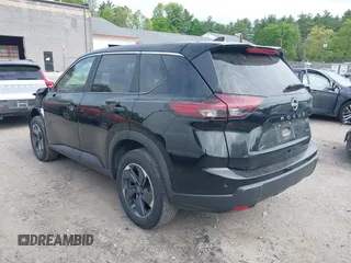 2024 Nissan Rogue SV z VIN 5N1BT3BA1RC705503, wystawiony jako IAAI lot #42298131 z przebiegiem 26 793 mil mil oraz . Historia ofert i sprzedaży dostępna na DreamBid. Obrazek 3.