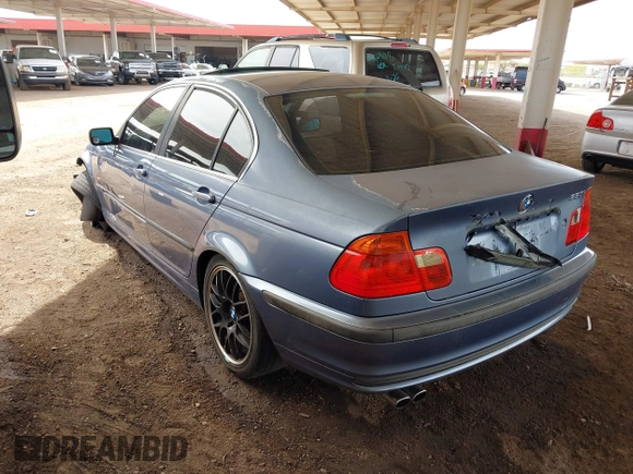2001 BMW 3 Series 330i with VIN WBAAV53431FJ70608, listed as a IAAI auction lot 41897074 with 200,339 mi miles. Bid and sale history available at carsss.com. Image 3.