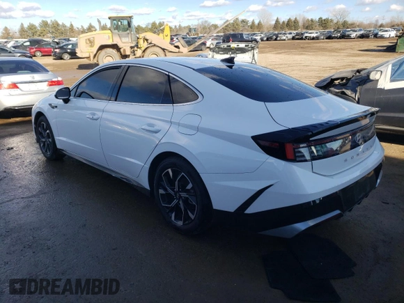 2024 Hyundai Sonata SEL z VIN KMHL64JA5RA376500, wystawiony jako Copart lot #42201915 z przebiegiem 12 958 mil mil oraz Szkoda całkowita • Salvage title. Historia ofert i sprzedaży dostępna na DreamBid. Obrazek 2.