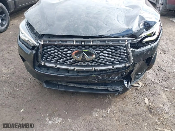 2019 Infiniti QX50 LUXE with VIN 3PCAJ5M32KF126299, listed as a IAAI auction lot 41514137 with 103,576 mi miles. Bid and sale history available at carsss.com. Image 6.