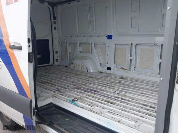 2019 Mercedes-Benz Sprinter Cargo Van with VIN WD4PF0CD8KT001089, listed as a IAAI auction lot 41795578 with 132,071 mi miles. Bid and sale history available at carsss.com. Image 8.