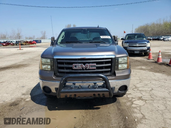 2008 GMC Sierra 1500 Work Truck z VIN 2GTEK133481289735, wystawiony jako Copart lot #52970185 z przebiegiem 312 850 mil mil oraz Czysty tytuł • Clean title. Historia ofert i sprzedaży dostępna na DreamBid. Obrazek 5.