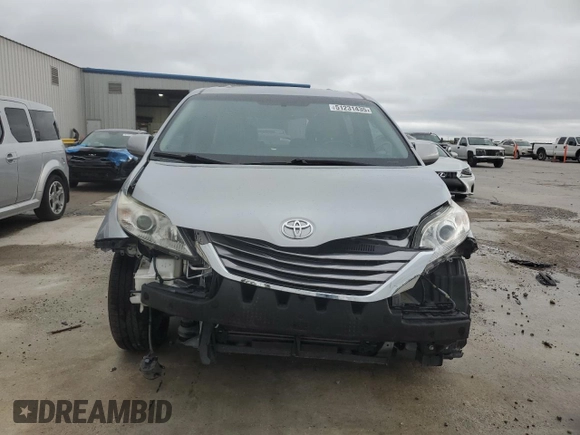 2017 Toyota Sienna XLE Auto Access Seat with VIN 5TDYZ3DC5HS836006, listed as a Copart auction lot 51231435 with 63,342 mi miles and Salvage Title. Bid and sale history available at DreamBid. Image 5.