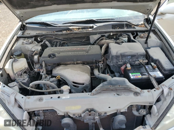 2005 Toyota Camry STD z VIN 4T1BE32K25U501946, wystawiony jako Copart lot #60563535 z przebiegiem 175 564 mil mil oraz Czysty tytuł • Clean title. Historia ofert i sprzedaży dostępna na DreamBid. Obrazek 11.