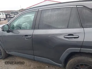 2019 Toyota RAV4 XLE with VIN 2T3W1RFV4KW048145, listed as a IAAI auction lot 41723621 with 180,051 mi miles. Bid and sale history available at carsss.com. Image 14.