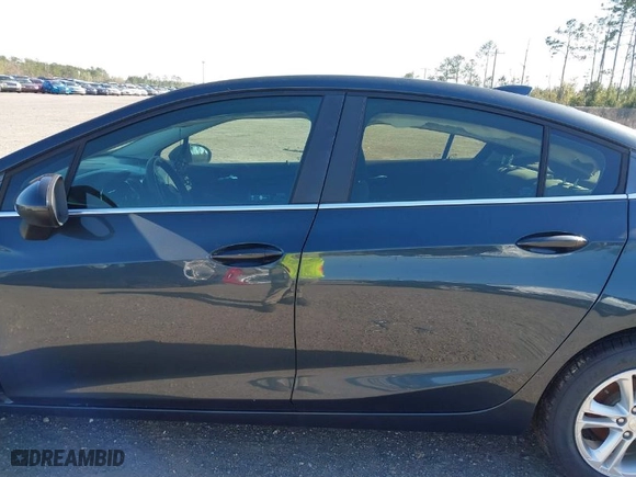 2018 Chevrolet Cruze LT with VIN 1G1BE5SM6J7121947, listed as a IAAI auction lot 41717988 with NaN miles. Bid and sale history available at carsss.com. Image 14.