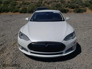 2014 Tesla Model S 60 kWh Battery with VIN 5YJSA1H11EFP32753, listed as a Copart auction lot 54084155 with 208,601 mi miles and Clean Title. Bid and sale history available at carsss.com. Image 5.