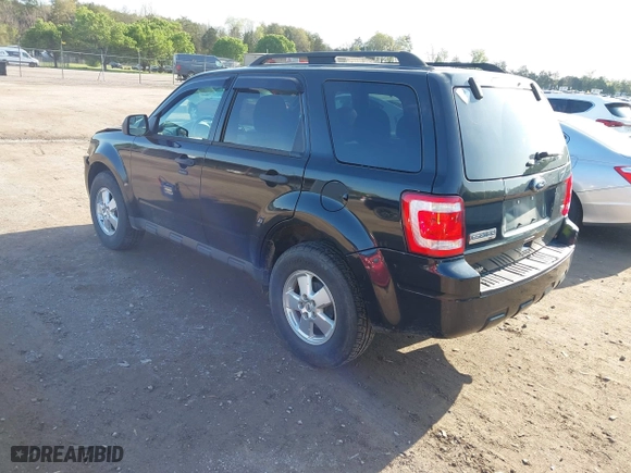 2011 Ford Escape XLT with VIN 1FMCU9DG3BKB52175, listed as a IAAI auction lot 41961760 with 68,057 mi miles. Bid and sale history available at carsss.com. Image 3.