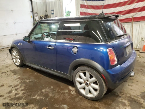 2004 MINI Cooper Hardtop S with VIN WMWRE33414TD83993, listed as a Copart auction lot 41649705 with 132,218 mi miles and Salvage Title. Bid and sale history available at carsss.com. Image 2.