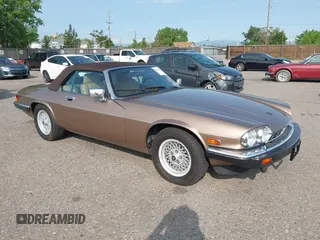 1990 Jaguar XJS z VIN SAJNW4847LC166796, wystawiony jako IAAI lot #42370955 z przebiegiem 71 418 mil mil oraz . Historia ofert i sprzedaży dostępna na DreamBid. Obrazek 1.