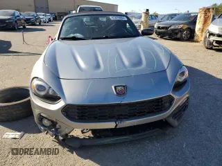 2017 FIAT 124 Spider Elaborazione Abarth z VIN JC1NFAEK6H0113755, wystawiony jako Copart lot #87475064 z przebiegiem Nie podano mil oraz Szkoda całkowita • Salvage title. Historia ofert i sprzedaży dostępna na DreamBid. Obrazek 5.