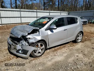 2012 Chevrolet Sonic LTZ z VIN 1G1JE6SH7C4129774, wystawiony jako Copart lot #45515605 z przebiegiem 97 359 mil mil oraz Szkoda całkowita • Salvage title. Historia ofert i sprzedaży dostępna na DreamBid. Obrazek 1.