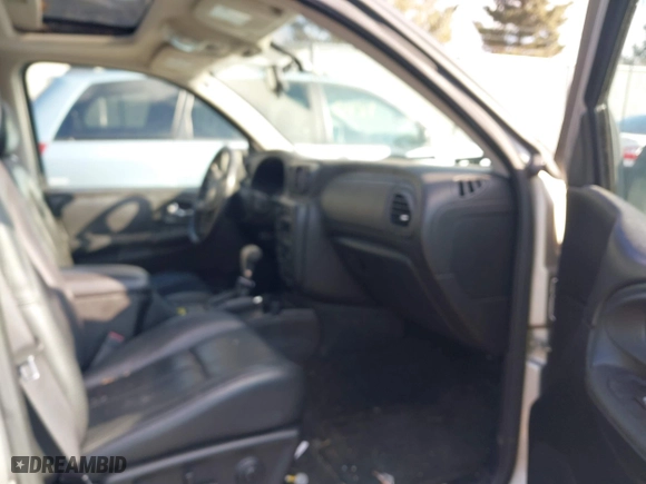 2005 Chevrolet TrailBlazer LT with VIN 1GNDT13S452289799, listed as a IAAI auction lot 41673167 with 198,709 mi miles. Bid and sale history available at carsss.com. Image 5.