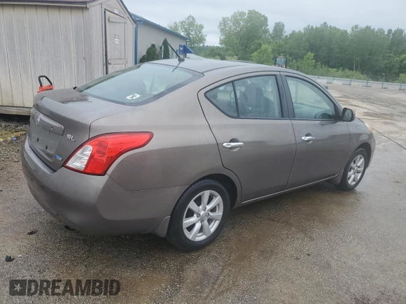 2012 Nissan Versa SV z VIN 3N1CN7AP1CL927523, wystawiony jako Copart lot #58196055 z przebiegiem 156 057 mil mil oraz Nie do naprawy • Non repairable. Historia ofert i sprzedaży dostępna na DreamBid. Obrazek 3.