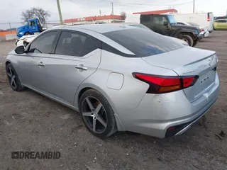 2019 Nissan Altima 2.5 Platinum with VIN 1N4BL4FV9KC100518, listed as a IAAI auction lot 41611860 with 150,216 mi miles. Bid and sale history available at carsss.com. Image 3.