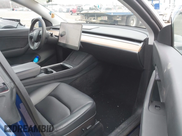 2022 Tesla Model Y Long Range with VIN 7SAYGDEE1NF329909, listed as a IAAI auction lot 41628643 with 32,824 mi miles. Bid and sale history available at carsss.com. Image 5.