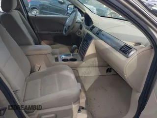 2005 Ford Five Hundred SE z VIN 1FAFP23115G121341, wystawiony jako IAAI lot #42027397 z przebiegiem 110 851 mil mil oraz . Historia ofert i sprzedaży dostępna na DreamBid. Obrazek 5.