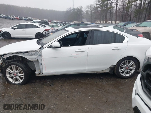 2018 Jaguar XE 25t Premium with VIN SAJAD4FX8JCP24380, listed as a IAAI auction lot 41423753 with 90,623 mi miles. Bid and sale history available at carsss.com. Image 15.