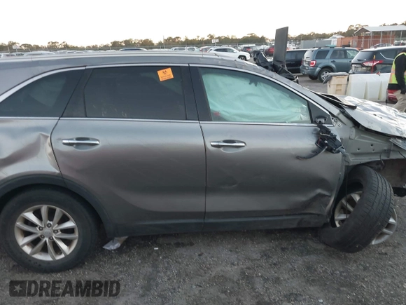 2017 Kia Sorento LX with VIN 5XYPG4A38HG272425, listed as a IAAI auction lot 41083603 with 105,537 mi miles. Bid and sale history available at carsss.com. Image 13.