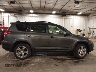 2011 Toyota RAV4 Sport z VIN 2T3RF4DV9BW093683, wystawiony jako IAAI lot #42548342 z przebiegiem 122 023 mil mil oraz . Historia ofert i sprzedaży dostępna na DreamBid. Obrazek 13.