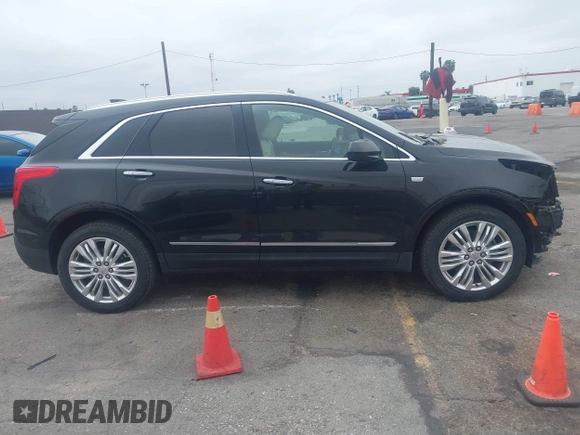 2019 Cadillac XT5 Premium Luxury FWD z VIN 1GYKNERS3KZ134635, wystawiony jako IAAI lot #41889843 z przebiegiem 56 044 mil mil oraz . Historia ofert i sprzedaży dostępna na DreamBid. Obrazek 13.