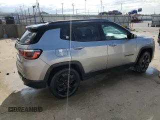 2019 Jeep Compass Latitude with VIN 3C4NJDBB2KT621111, listed as a Copart auction lot 50031545 with 117,379 mi miles and Salvage Title. Bid and sale history available at DreamBid. Image 3.