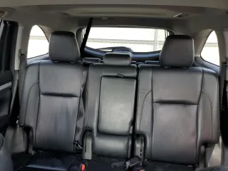 2018 Toyota Highlander SE z VIN 5TDJZRFH7JS866725, wystawiony jako Copart lot #57944005 z przebiegiem 62 177 mil mil oraz Szkoda całkowita • Salvage title. Historia ofert i sprzedaży dostępna na DreamBid. Obrazek 10.