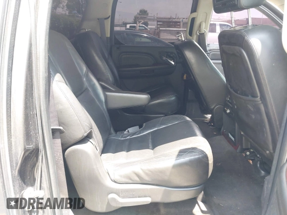 2011 Cadillac Escalade ESV Premium z VIN 1GYS4JEF2BR149146, wystawiony jako IAAI lot #42370325 z przebiegiem 68 787 mil mil oraz . Historia ofert i sprzedaży dostępna na DreamBid. Obrazek 8.