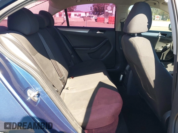 2015 Volkswagen Jetta SE with VIN 3VWD17AJXFM261556, listed as a IAAI auction lot 42227068 with 135,370 mi miles and . Bid and sale history available at DreamBid. Image 8.