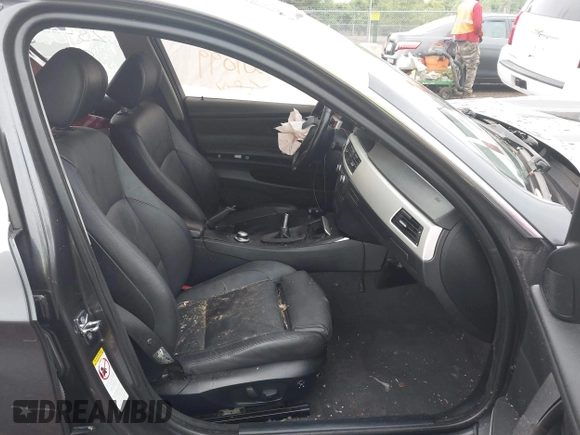 2008 BMW 3 Series 335i z VIN WBAVB73508PA66373, wystawiony jako IAAI lot #42307099 z przebiegiem 121 291 mil mil oraz . Historia ofert i sprzedaży dostępna na DreamBid. Obrazek 5.