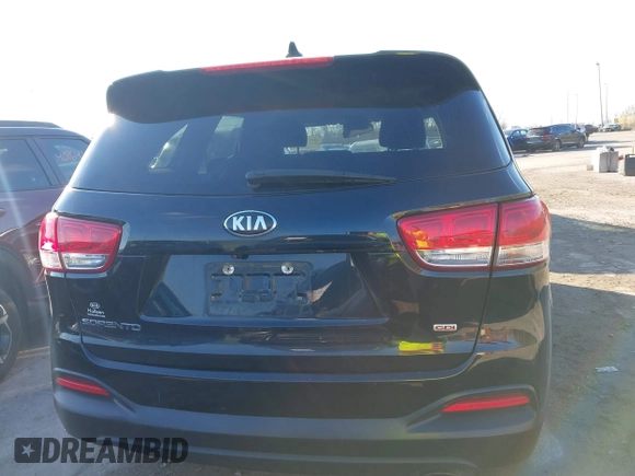 2018 Kia Sorento LX z VIN 5XYPG4A39JG385905, wystawiony jako IAAI lot #40936433 z przebiegiem 116 080 mil mil oraz . Historia ofert i sprzedaży dostępna na DreamBid. Obrazek 16.