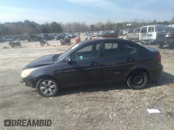 2006 Hyundai Accent GLS z VIN KMHCN46C66U027692, wystawiony jako IAAI lot #41796140 z przebiegiem 233 488 mil mil oraz . Historia ofert i sprzedaży dostępna na DreamBid. Obrazek 14.