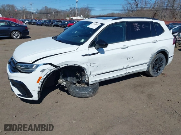 2022 Volkswagen Tiguan SE R-Line Black z VIN 3VV8B7AX4NM027208, wystawiony jako IAAI lot #41729385 z przebiegiem 51 274 mil mil oraz . Historia ofert i sprzedaży dostępna na DreamBid. Obrazek 2.
