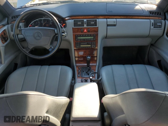 1998 Mercedes-Benz E 320 with VIN WDBJF25F7WA598665, listed as a Copart auction lot 83581624 with 131,537 mi miles and Clean Title. Bid and sale history available at DreamBid. Image 8.