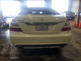 2008 Mercedes-Benz S 550 z VIN WDDNG86X28A188228, wystawiony jako Copart lot #59687055 z przebiegiem 211 061 mil mil oraz Szkoda całkowita • Salvage title. Historia ofert i sprzedaży dostępna na DreamBid. Obrazek 6.