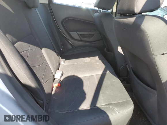 2015 Ford Fiesta SE z VIN 3FADP4EJ0FM212740, wystawiony jako Copart lot #63944573 z przebiegiem 123 037 mil mil oraz Szkoda całkowita • Salvage title. Historia ofert i sprzedaży dostępna na DreamBid. Obrazek 10.
