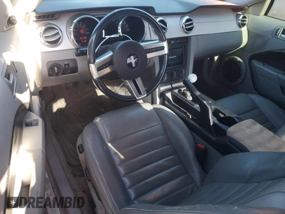 2007 Ford Mustang GT Deluxe z VIN 1ZVFT82HX75346652, wystawiony jako Copart lot #57259565 z przebiegiem 116 719 mil mil oraz Szkoda całkowita • Salvage title. Historia ofert i sprzedaży dostępna na DreamBid. Obrazek 8.