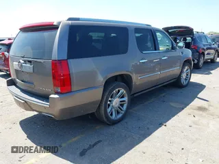 2014 Cadillac Escalade ESV Platinum z VIN 1GYS3KEF2ER211481, wystawiony jako IAAI lot #41880283 z przebiegiem 91 051 mil mil oraz . Historia ofert i sprzedaży dostępna na DreamBid. Obrazek 4.