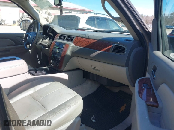 2007 Chevrolet Avalanche LTZ z VIN 3GNFK12357G123484, wystawiony jako IAAI lot #41881886 z przebiegiem 181 223 mil mil oraz . Historia ofert i sprzedaży dostępna na DreamBid. Obrazek 5.