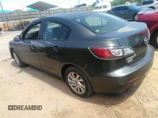 2013 Mazda 3 i Touring z VIN JM1BL1V80D1715722, wystawiony jako IAAI lot #42508346 z przebiegiem 107 754 mil mil oraz . Historia ofert i sprzedaży dostępna na DreamBid. Obrazek 3.