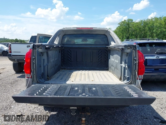 2004 Chevrolet Avalanche Z66 z VIN 3GNEC12T64G264908, wystawiony jako IAAI lot #42514551 z przebiegiem 250 862 mil mil oraz . Historia ofert i sprzedaży dostępna na DreamBid. Obrazek 16.