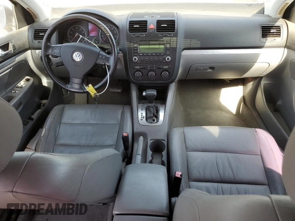 2006 Volkswagen Jetta z VIN 3VWDG71K66M748387, wystawiony jako Copart lot #55269553 z przebiegiem 141 937 mil mil oraz Czysty tytuł • Clean title. Historia ofert i sprzedaży dostępna na DreamBid. Obrazek 8.