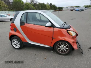 2008 Smart fortwo Pure z VIN WMEEJ31X18K155044, wystawiony jako Copart lot #58137355 z przebiegiem 62 718 mil mil oraz Szkody całkowita. Historia ofert i sprzedaży dostępna na DreamBid. Obrazek 4.