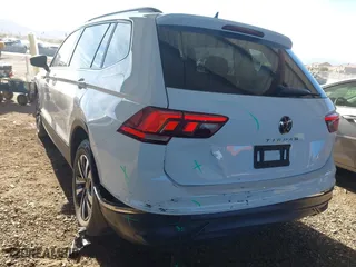 2022 Volkswagen Tiguan S with VIN 3VV1B7AX2NM001840, listed as a IAAI auction lot 41425588 with 28,720 mi miles. Bid and sale history available at carsss.com. Image 3.