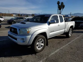 2011 Toyota Tacoma PreRunner z VIN 5TFTU4GN1BX007267, wystawiony jako Copart lot #45306235 z przebiegiem 134 875 mil mil oraz Szkoda całkowita • Salvage title. Historia ofert i sprzedaży dostępna na DreamBid. Obrazek 1.