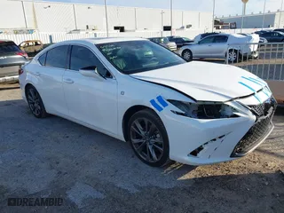 2019 Lexus ES with VIN 58ABZ1B15KU017600, listed as a IAAI auction lot 41302065 with 121,371 mi miles. Bid and sale history available at carsss.com. Image 1.