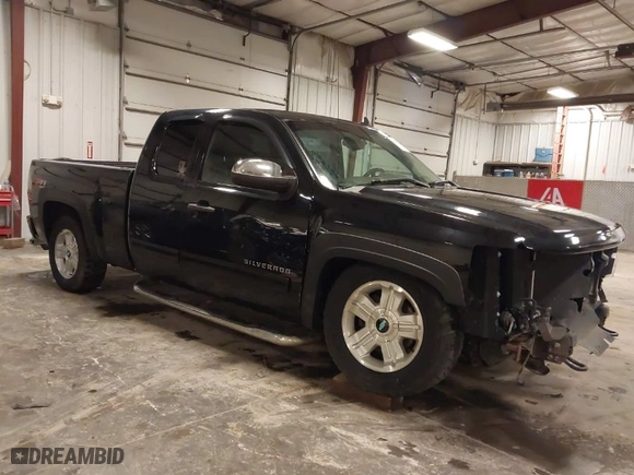 2011 Chevrolet Silverado 1500 LT with VIN 1GCRKSE38BZ422161, listed as a IAAI auction lot 41983382 with 159,410 mi miles. Bid and sale history available at carsss.com. Image 1.