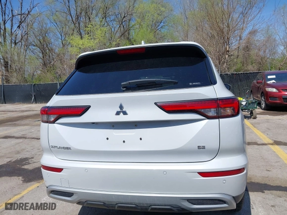 2024 Mitsubishi Outlander SE with VIN JA4J4VA88RZ085652, listed as a IAAI auction lot 41906179 with 6,532 mi miles. Bid and sale history available at carsss.com. Image 15.